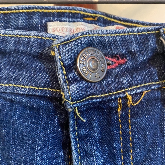 Levis - Picture 3 of 6